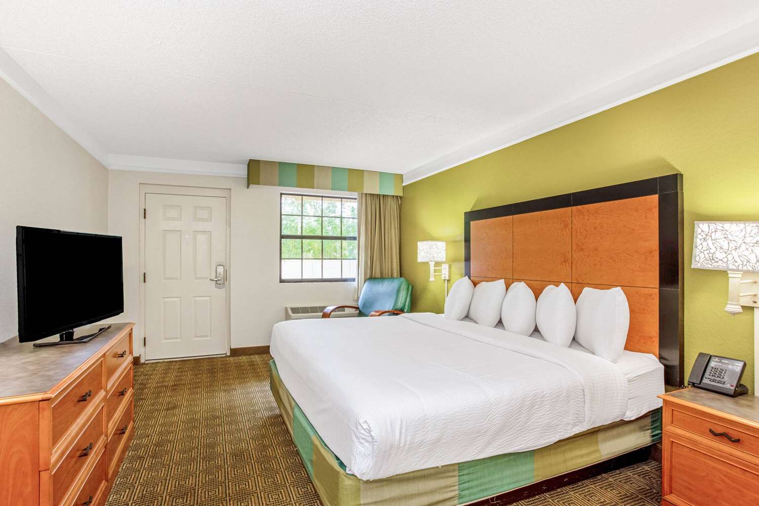 La Quinta Inn by Wyndham Orlando Airport West 15/40