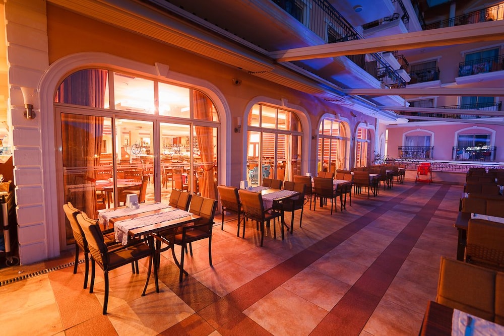 L'Oceanica Beach Resort Hotel 35/50
