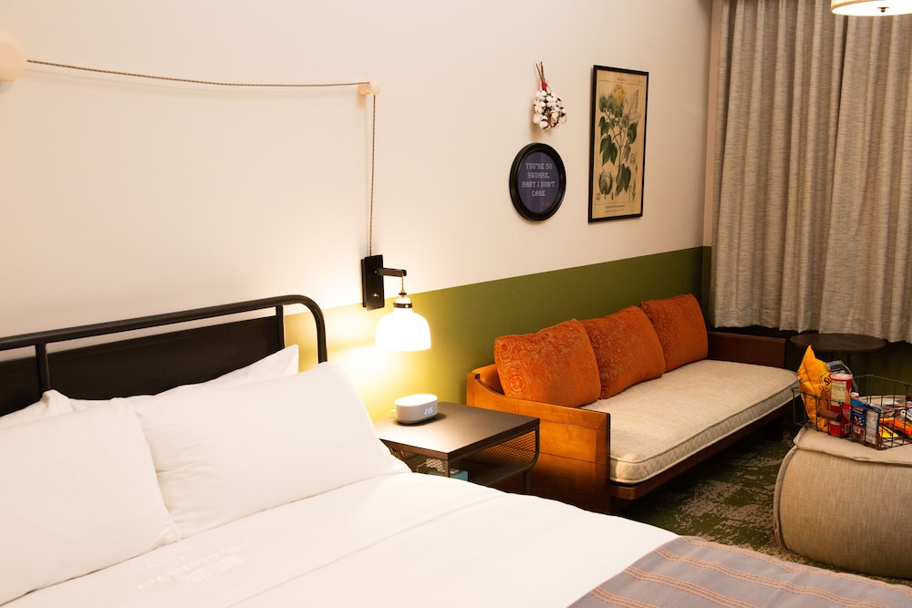 Cotton Court Hotel 17/80