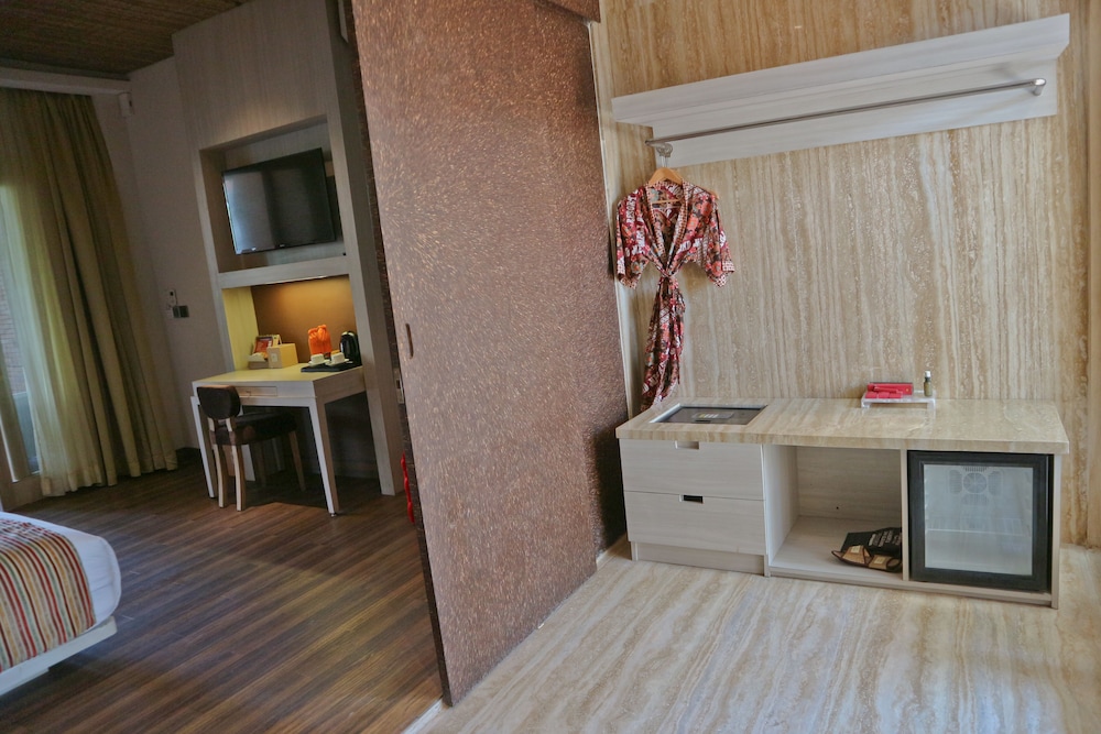 Grand Mega Resort and Spa Cepu 11/30