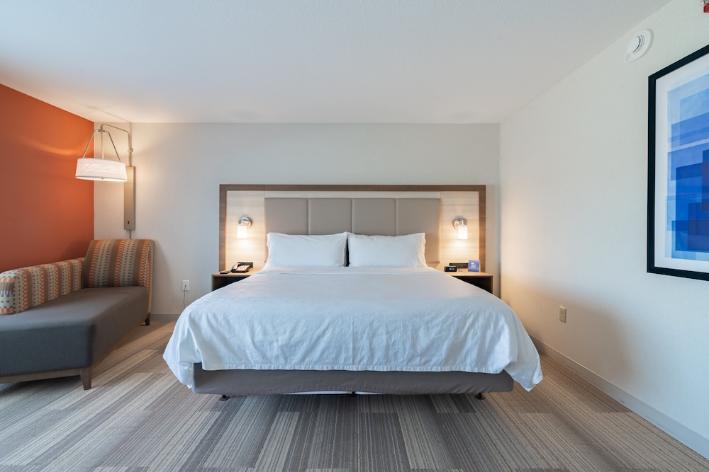 Holiday Inn Express & Suites Marion 22/65