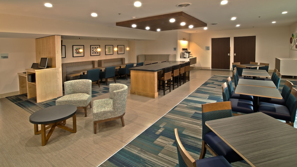 Holiday Inn Express Suites Evansville North 22/31