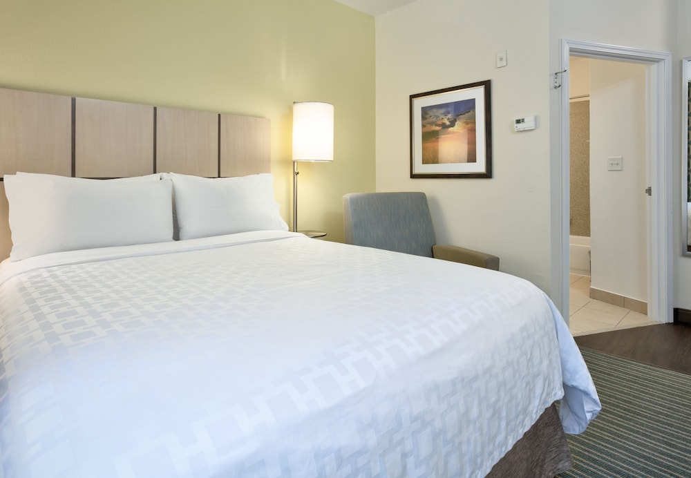 Candlewood Suites DFW South 8/39