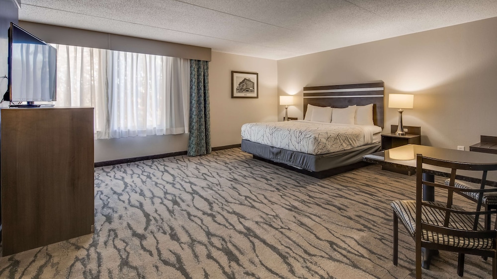 Best Western Plus Knoxville Cedar Bluff 14/42