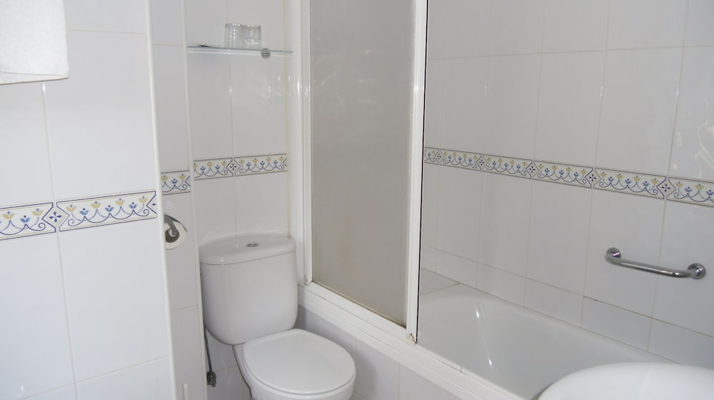 Hostal Paris 9/24
