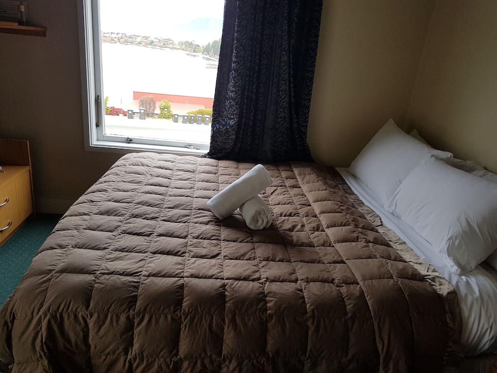 Colonial Village Motel 22/62