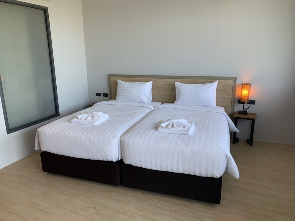 Atom Phuket Hotel -SHA Plus 28/50