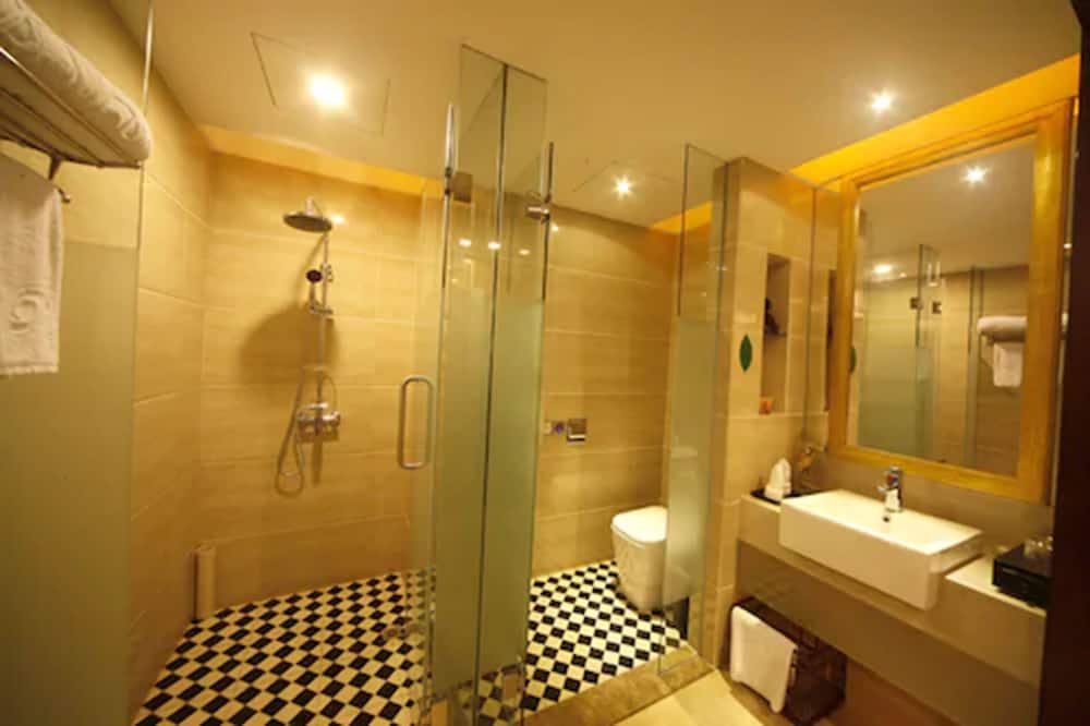 Royal Prince Hotel 33/35