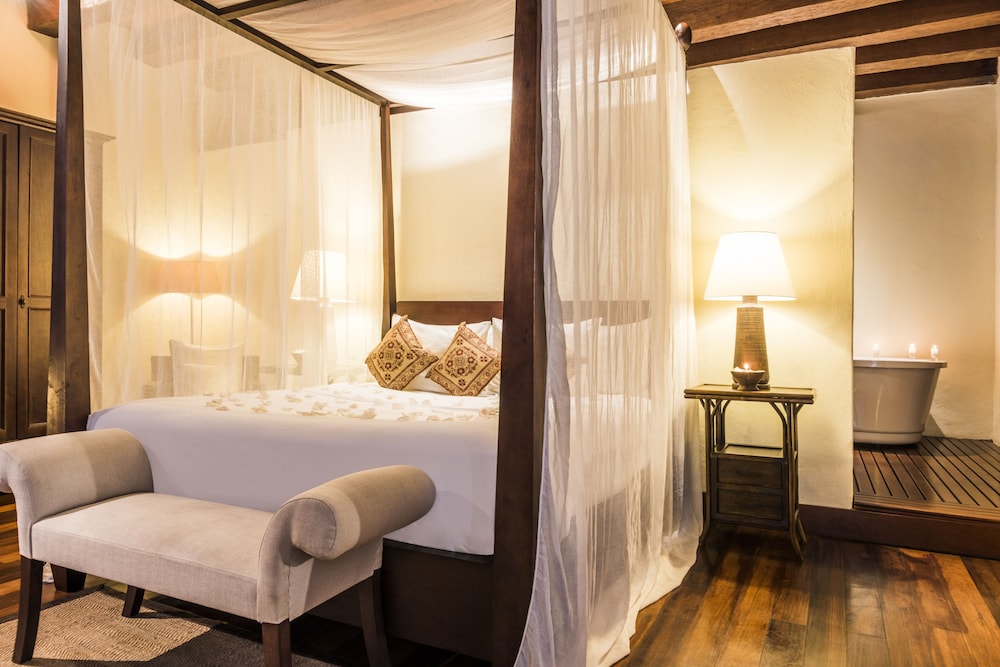 Ananda Hotel Boutique 27/70