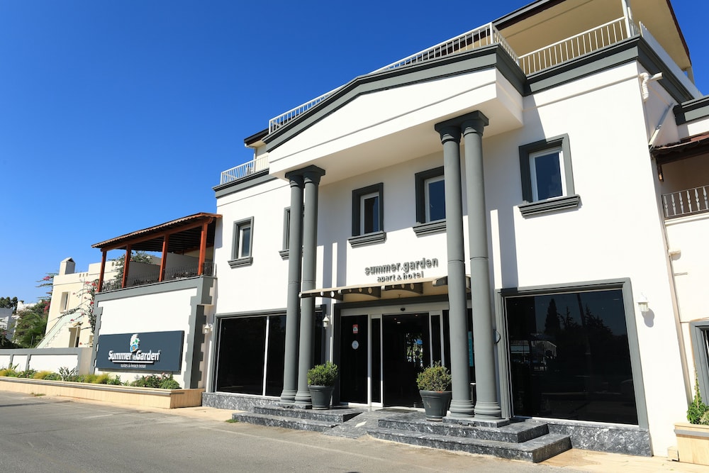 Summer Garden Suites And Beach Hotel 3/59