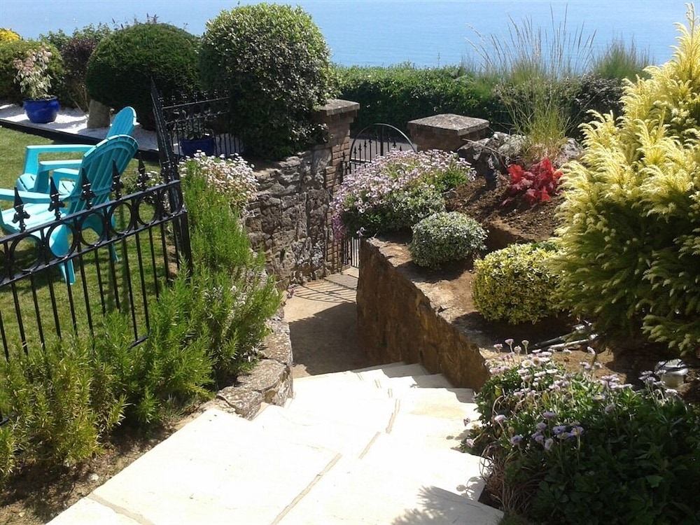 Cliff Hall Hotel 29/35