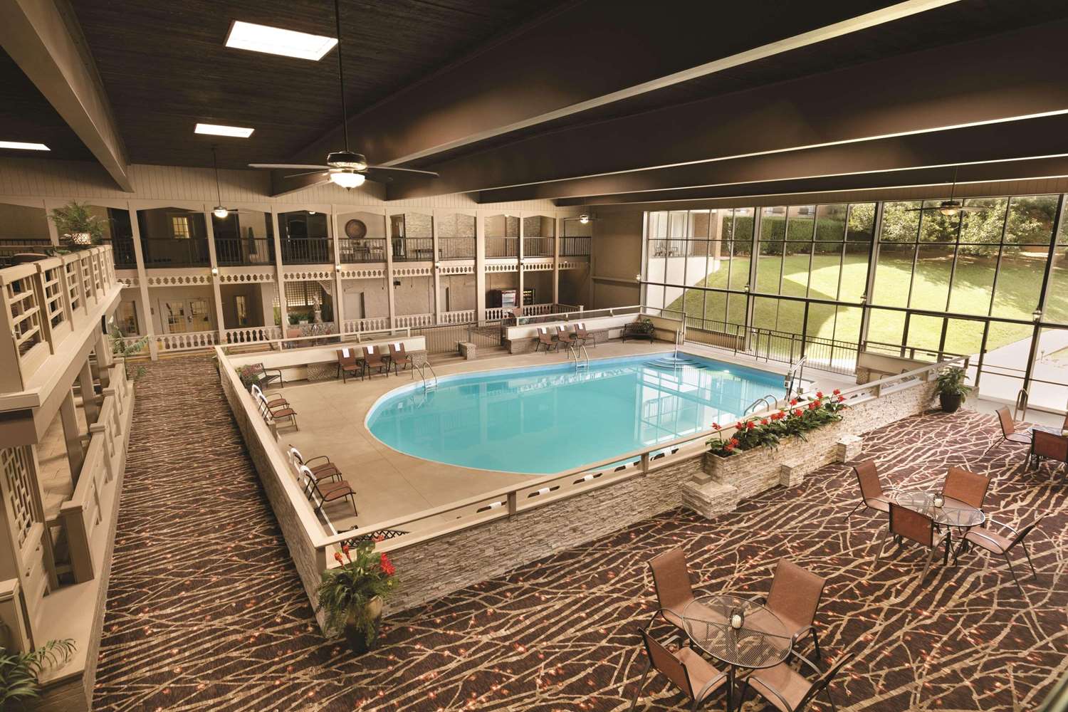 Radisson Hotel Louisville North 14/18