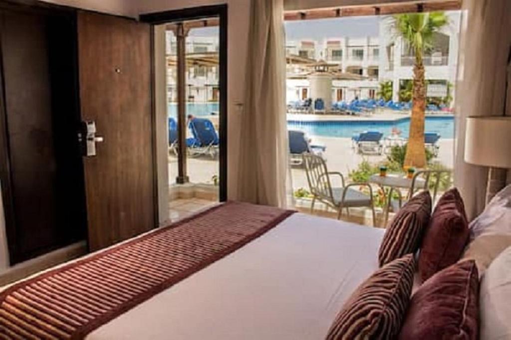Superior, Double Bed, Pool View