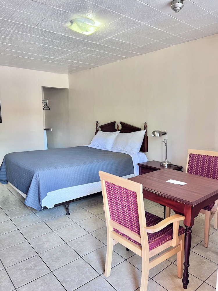 6267 Persepolis Inn 46/70