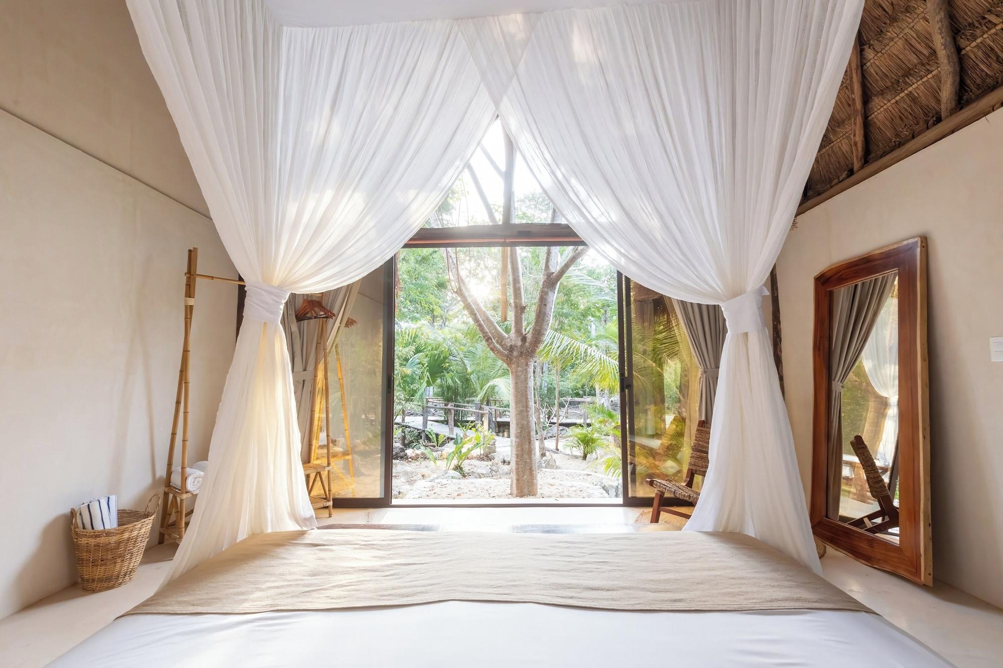 Mayan, Economy, Cabin
