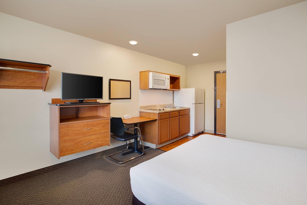 WoodSpring Suites Columbus NE I-270 Airport 27/38