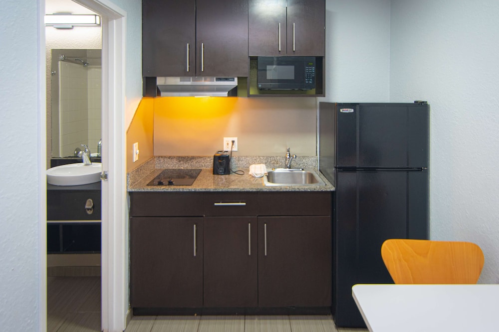 Studio 6 Extended Stay - Coral Springs, FL - Fort Lauderdale 39/60