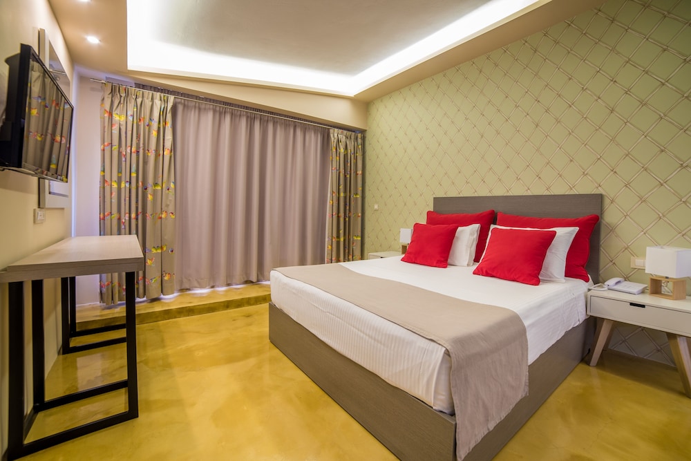 Koukounaria Hotel And Suites 30/74