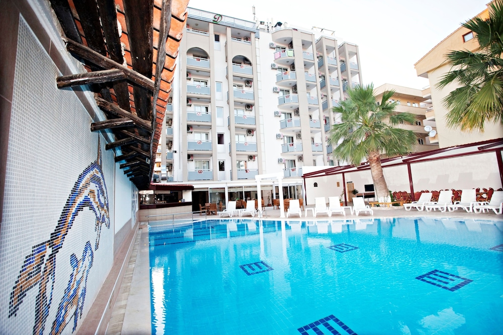 Duqqan Deluxe Hotel in KUSADASI