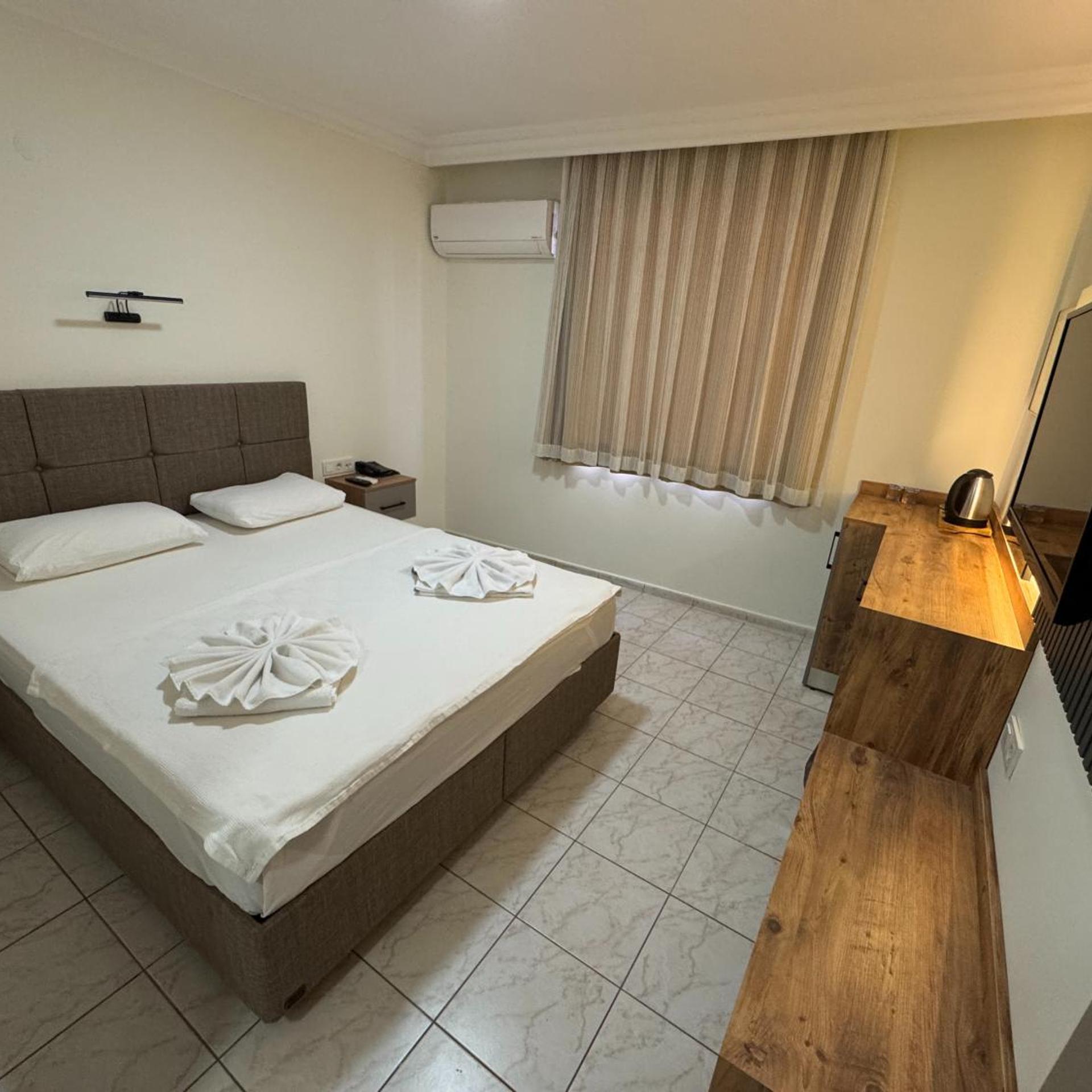 DELUXE, DOUBLE BED
