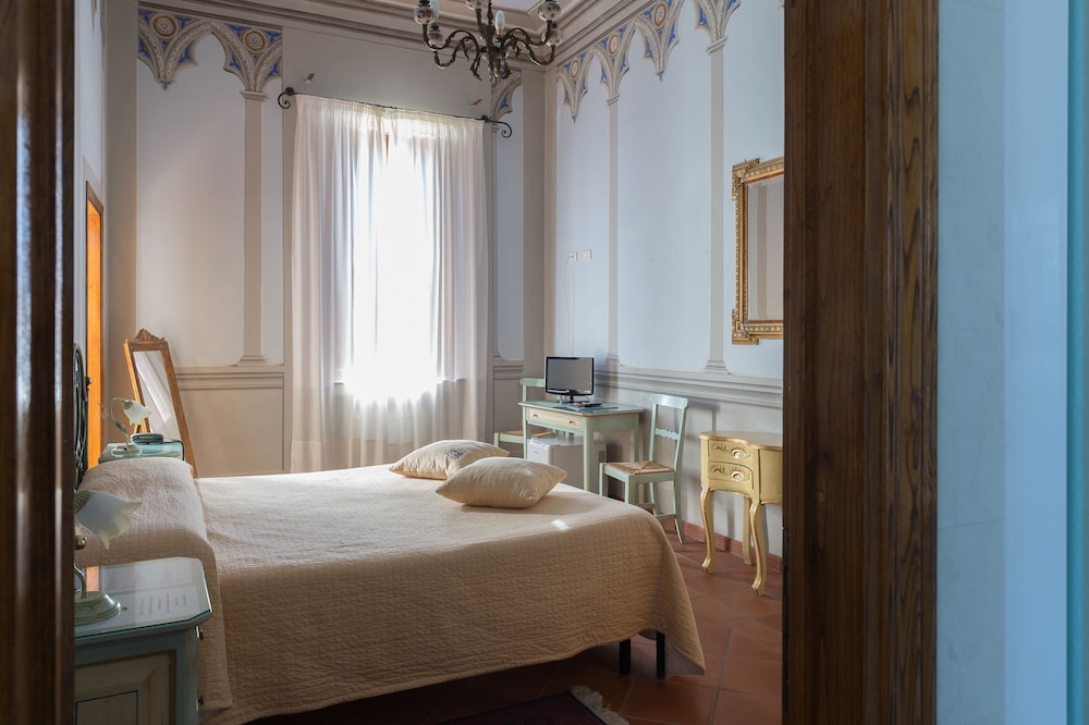 Villa Cheli Hotel 18/75