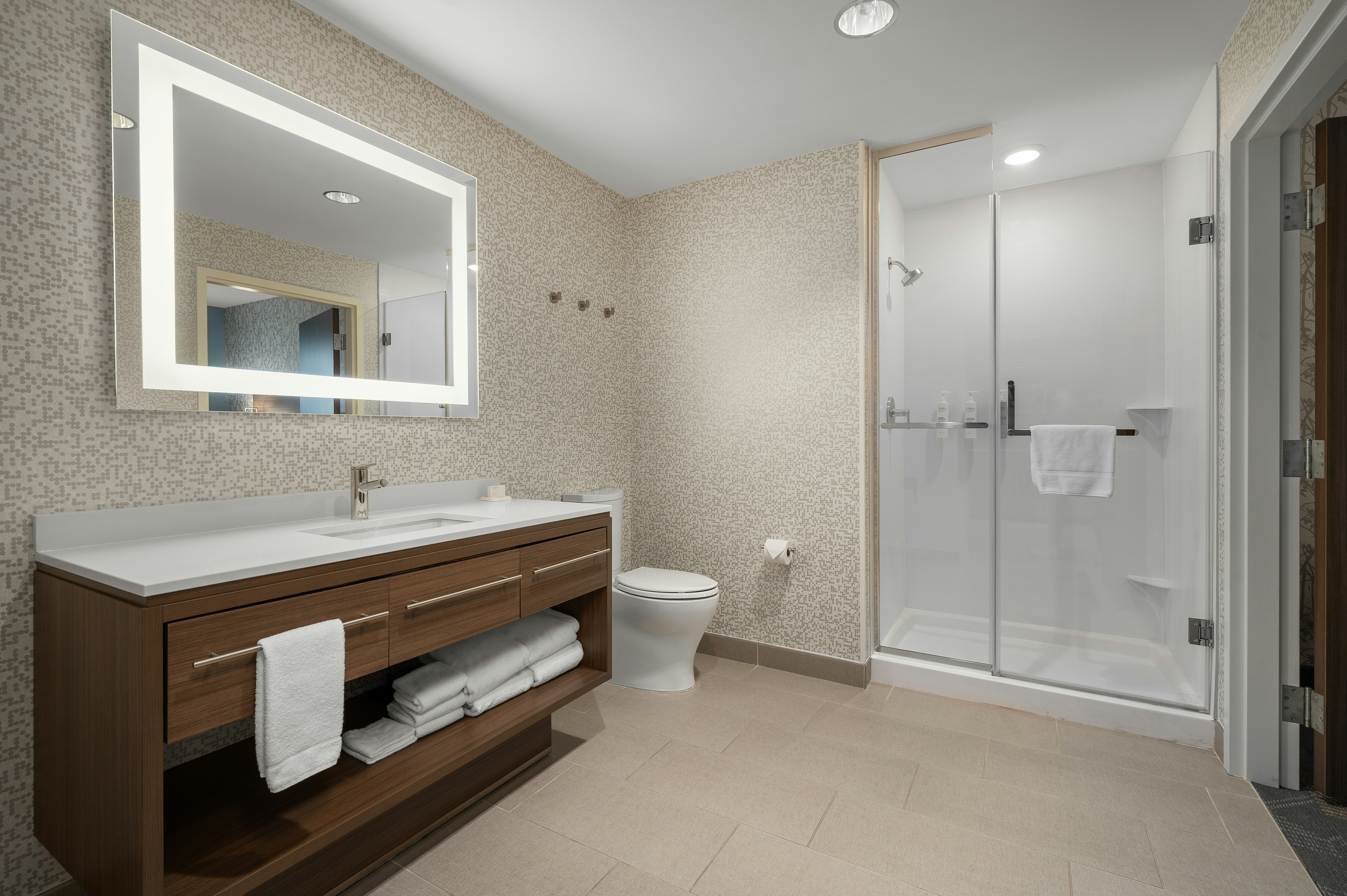 1 BEDROOM, SUITE, QUEEN BED