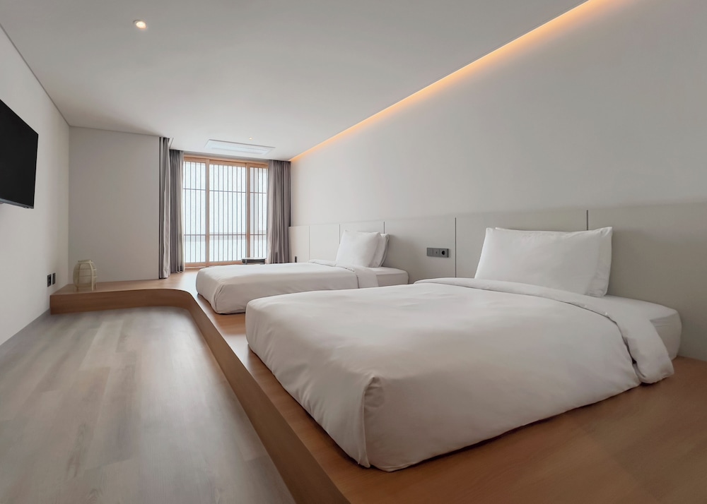 Ocean Suites Hotel Jeju 18/50