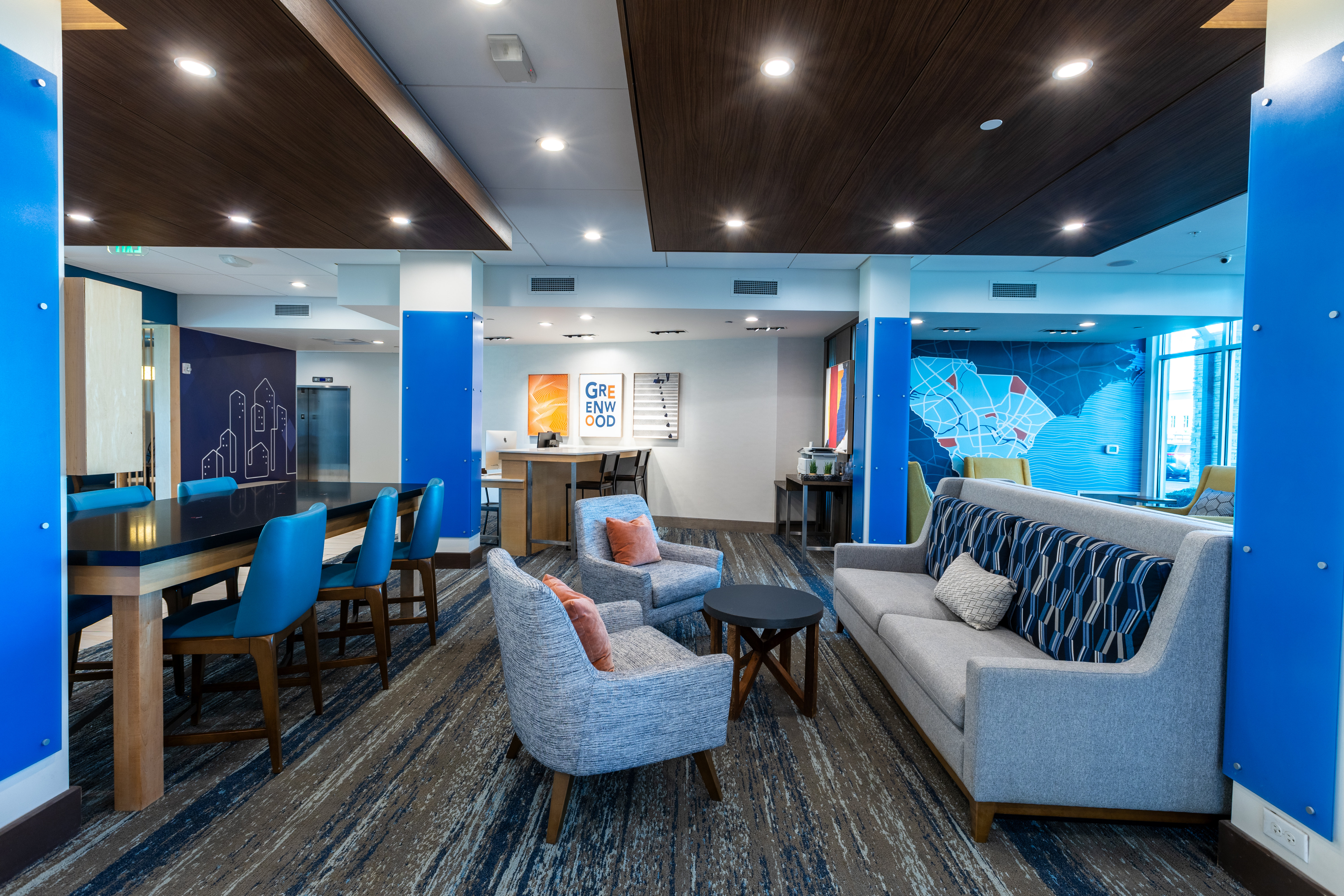 Holiday Inn Express Suites Greenwood Mall 46/67