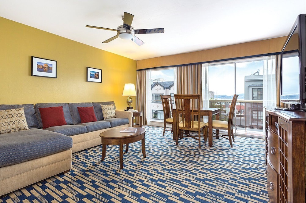Suites At Fishermans Wharf 16/30