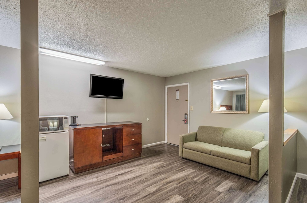 Econo Lodge Inn & Suites Yreka, CA 35/50