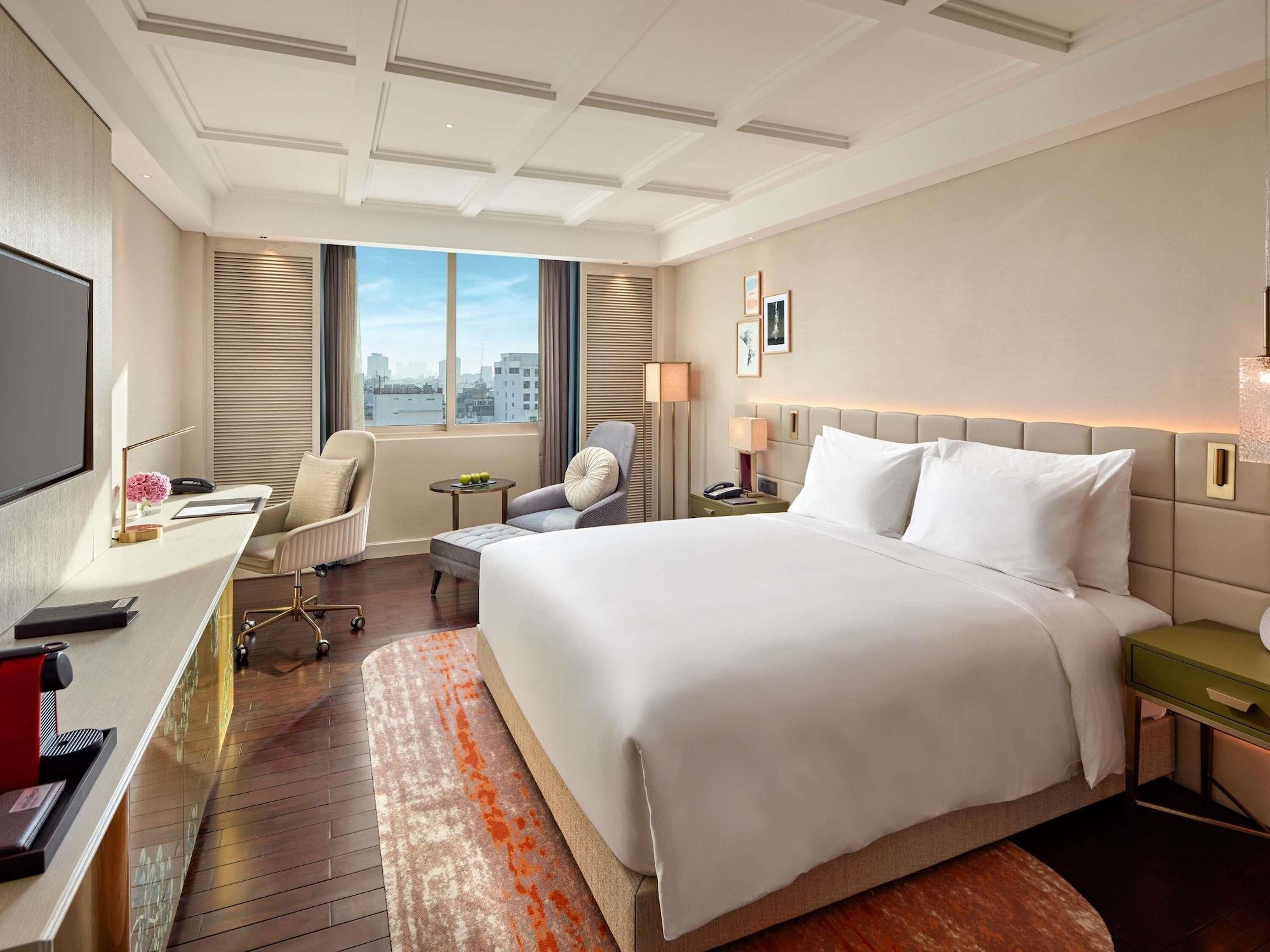 Executive, King Bed, Club Lounge Access
