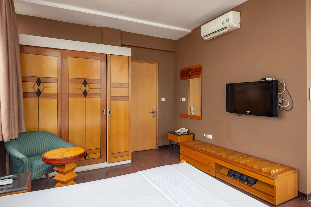 Golden Sun Villa Hotel 31/73