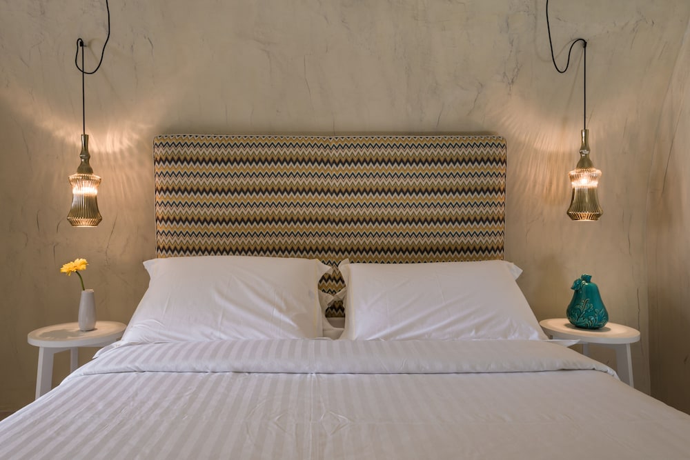 Mythical Blue Luxury Suites 10/50