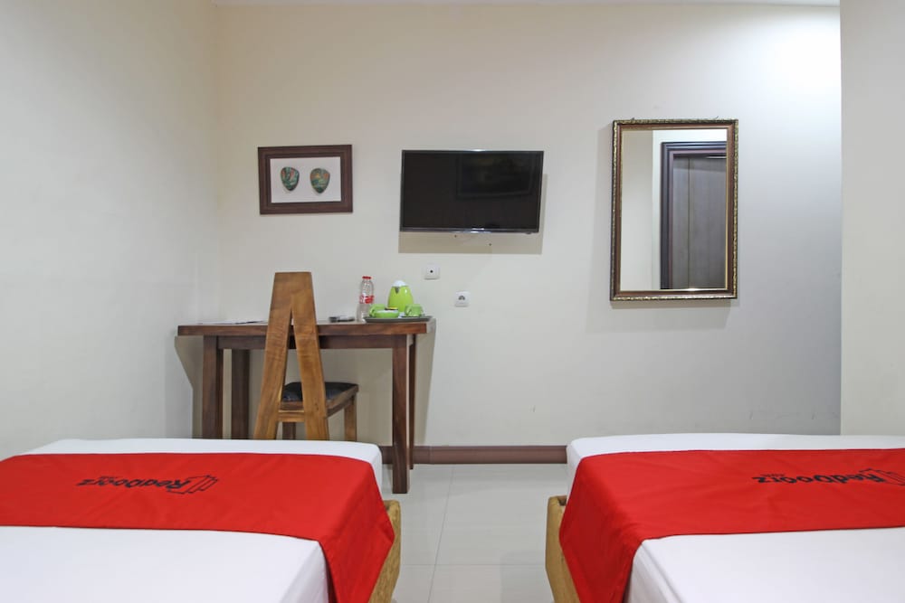 RedDoorz near UNS Solo 21/37