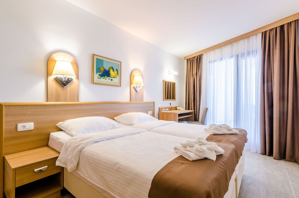 Villa Paradiso 2 11/37
