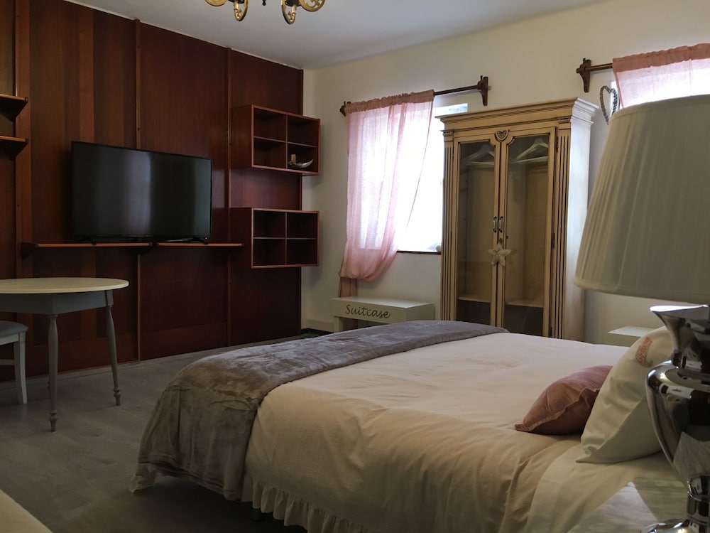 SUPERIOR, KING BED