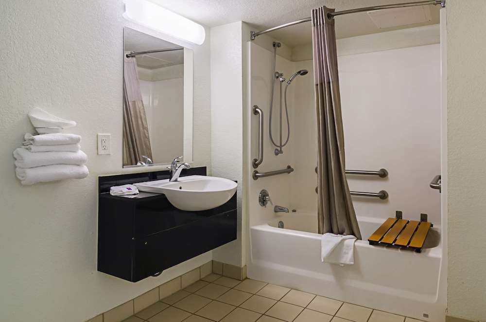 Motel6 Barstow, CA 53/57