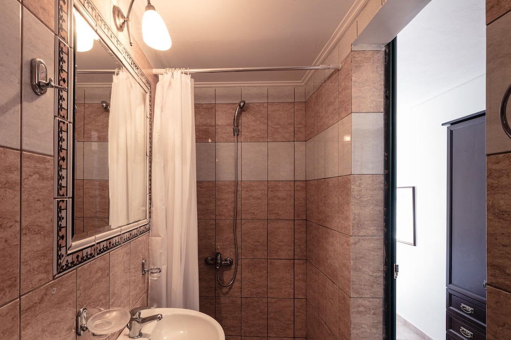 Dionysos Hotel Agistri 47/50