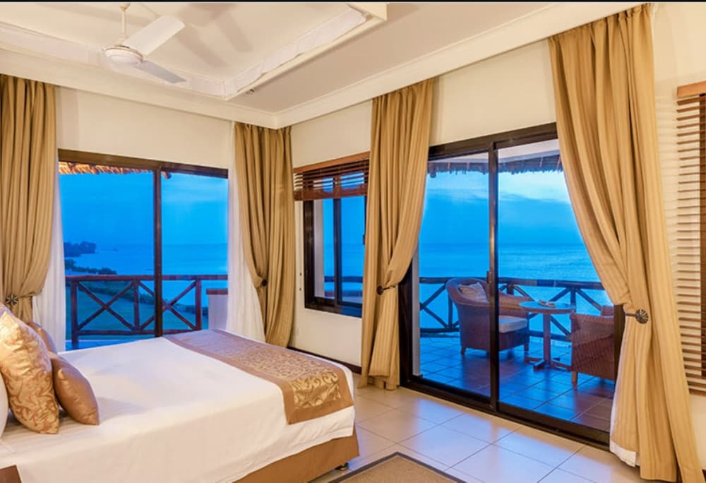 Sea Cliff Resort and Spa Hotel 53/80