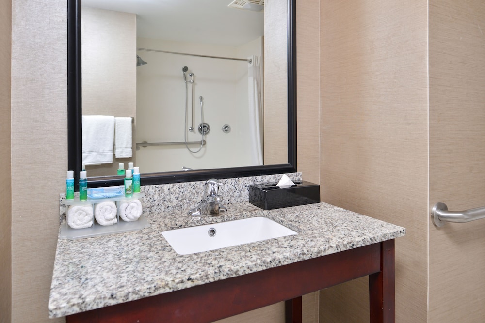 HOLIDAY INN EXPRESS CANANDAIGUA - FINGER LAKES 12/56