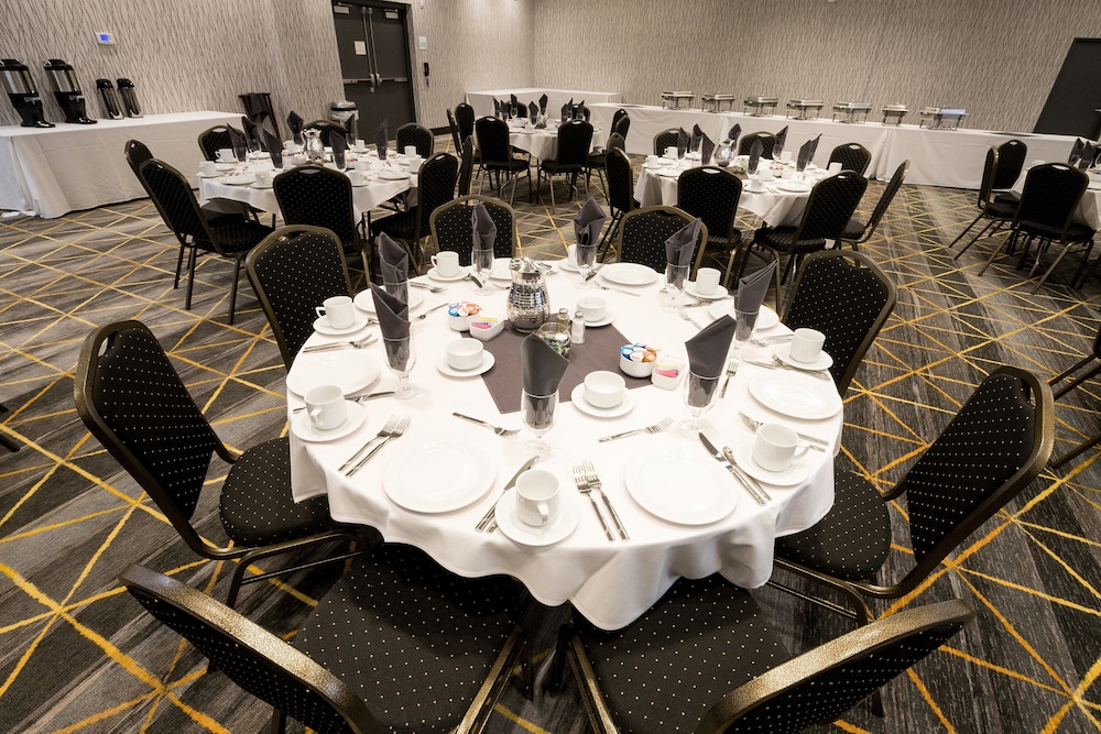 Holiday Inn Kalamazoo West 38/44