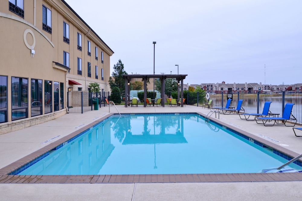 Holiday Inn Express Hotel & Suites Wichita Falls 3/52