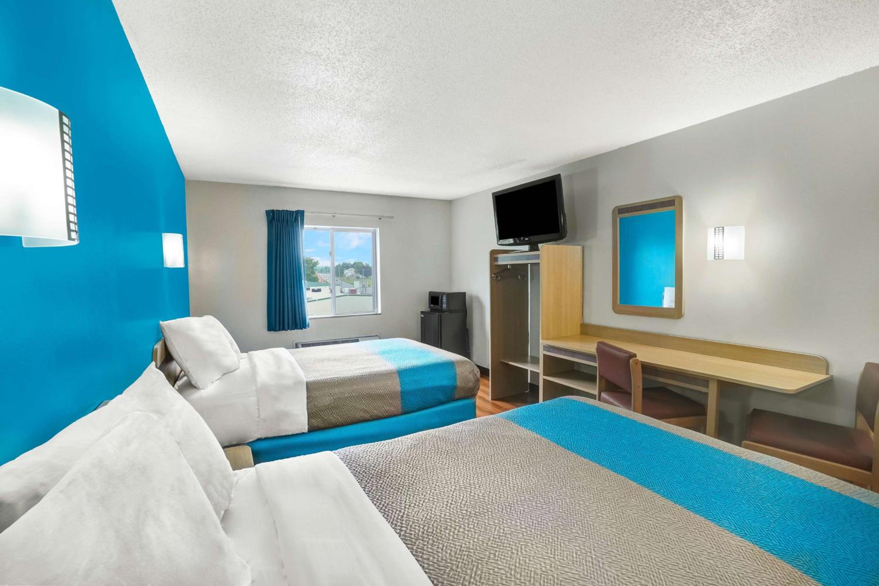 2 Full Beds - Non-Smoking