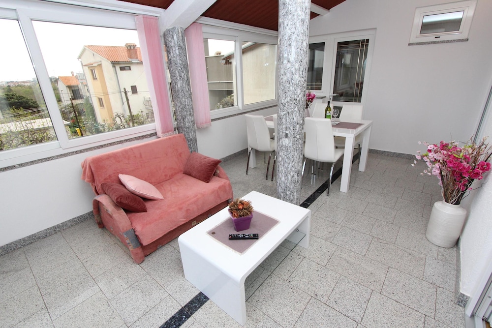 APARTMENT DIVNA 47/66