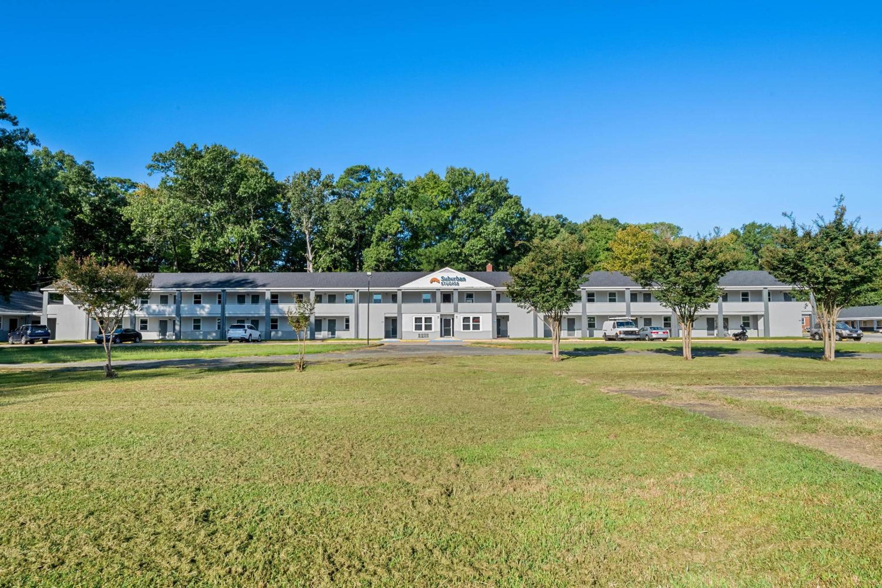 Suburban Studios Newport News - Hampton 40/49