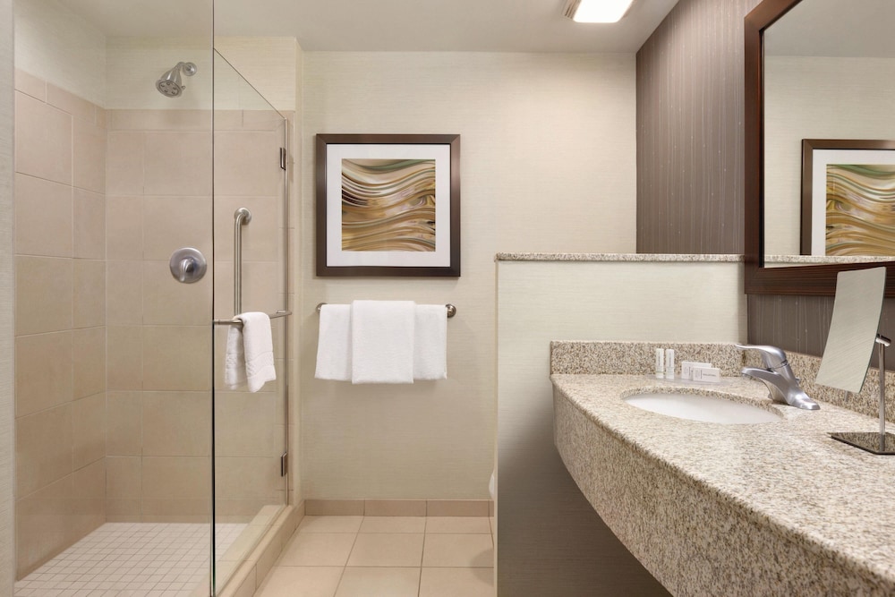 Courtyard by Marriott Charlotte Airport North 11/39