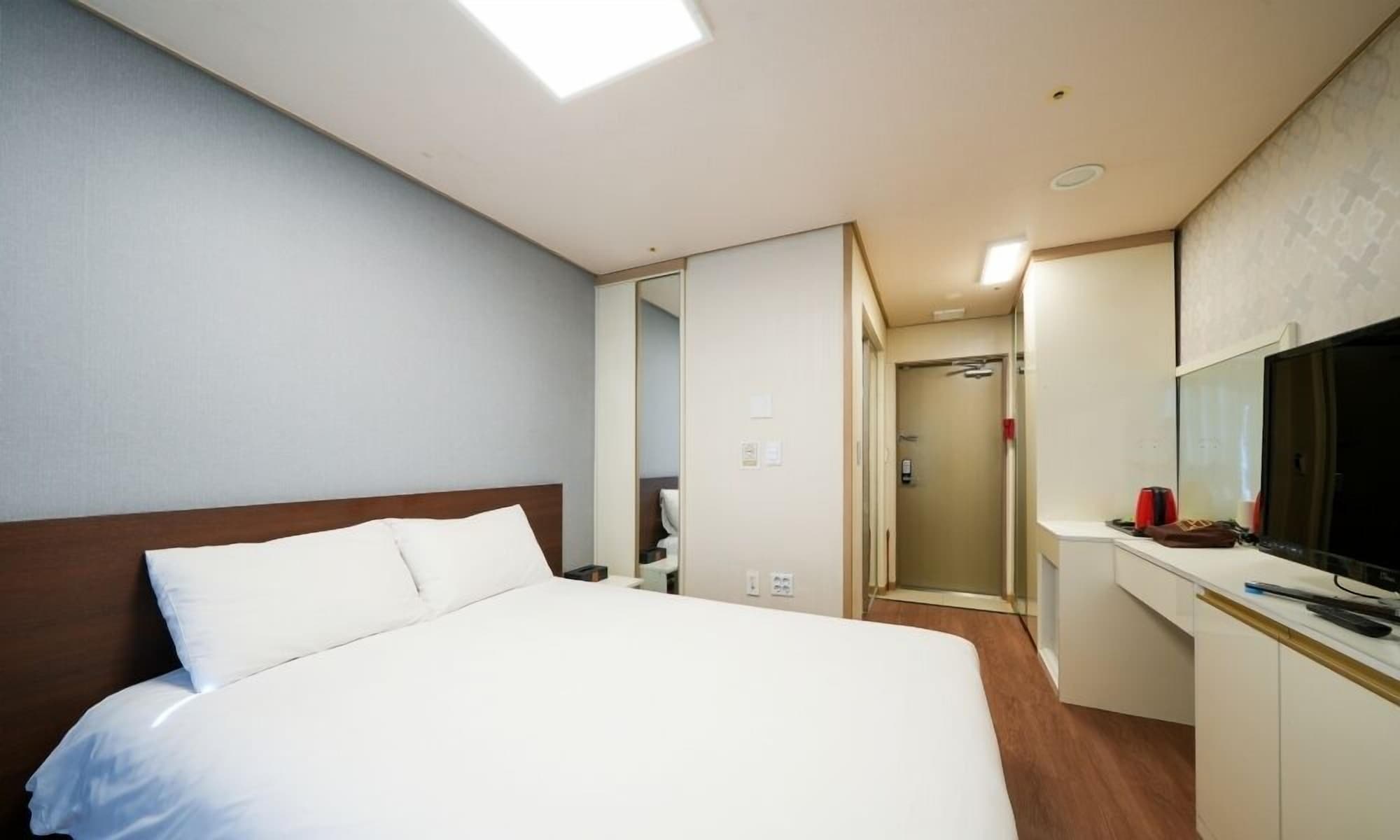 DELUXE, DOUBLE BED