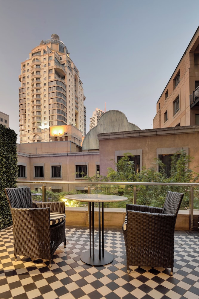 Davinci Hotel And Suites On Nelson Mandela Square 65/67