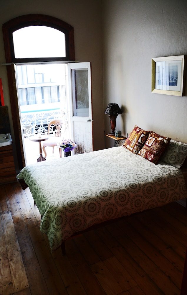 Urban Hive Backpackers 18/50