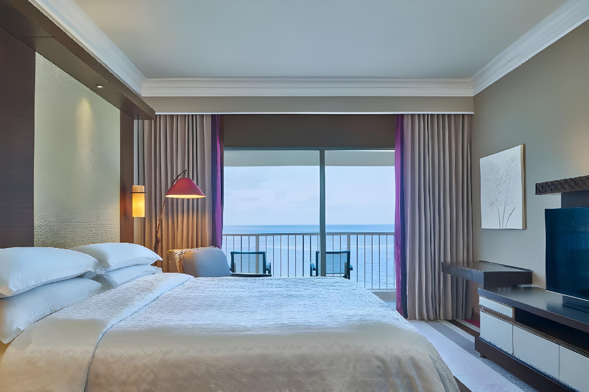 Suite, Ocean Front, Club Lounge Access, Corner